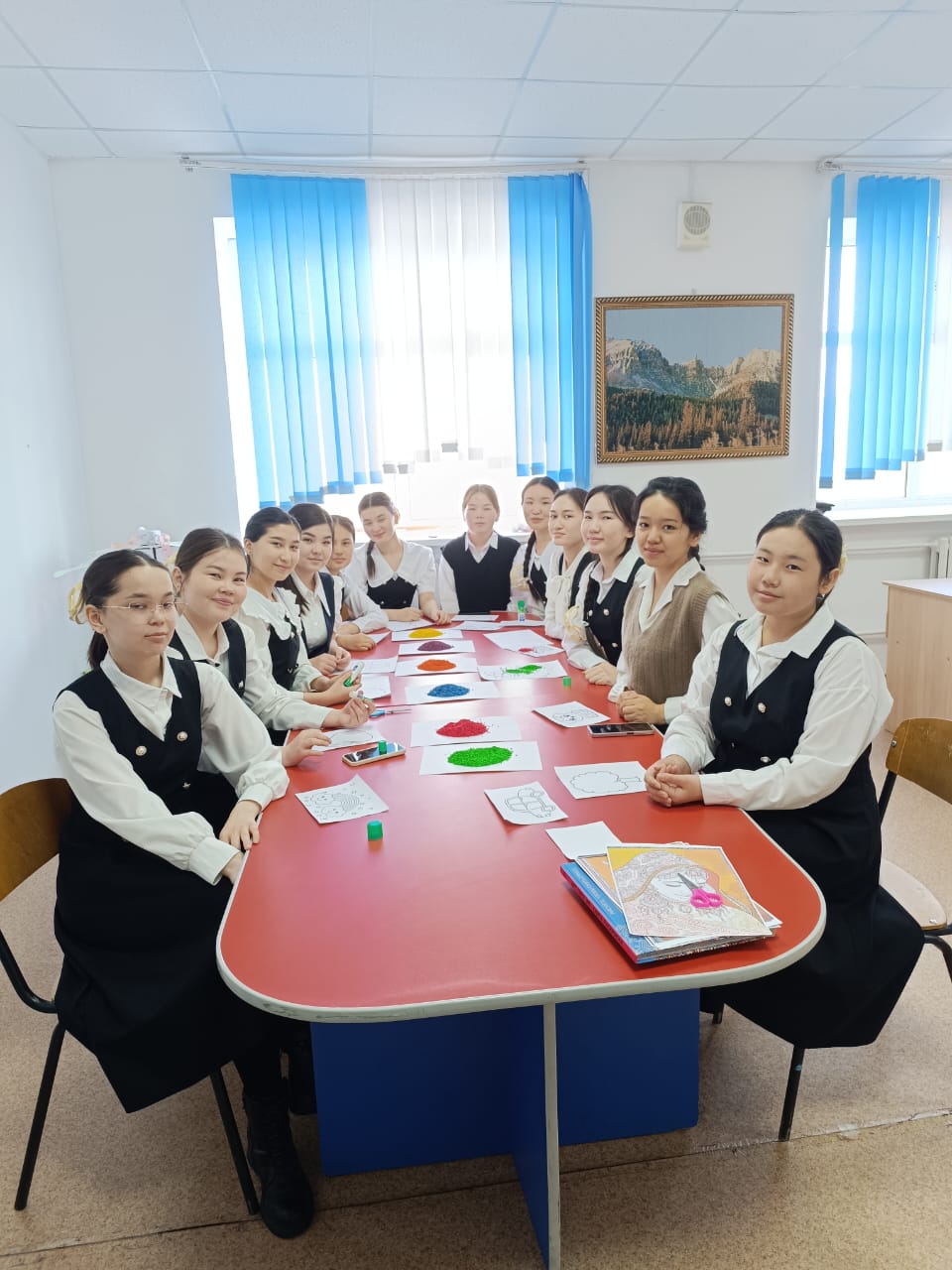 "Түрлі-түсті көңіл-күй" арт терапия